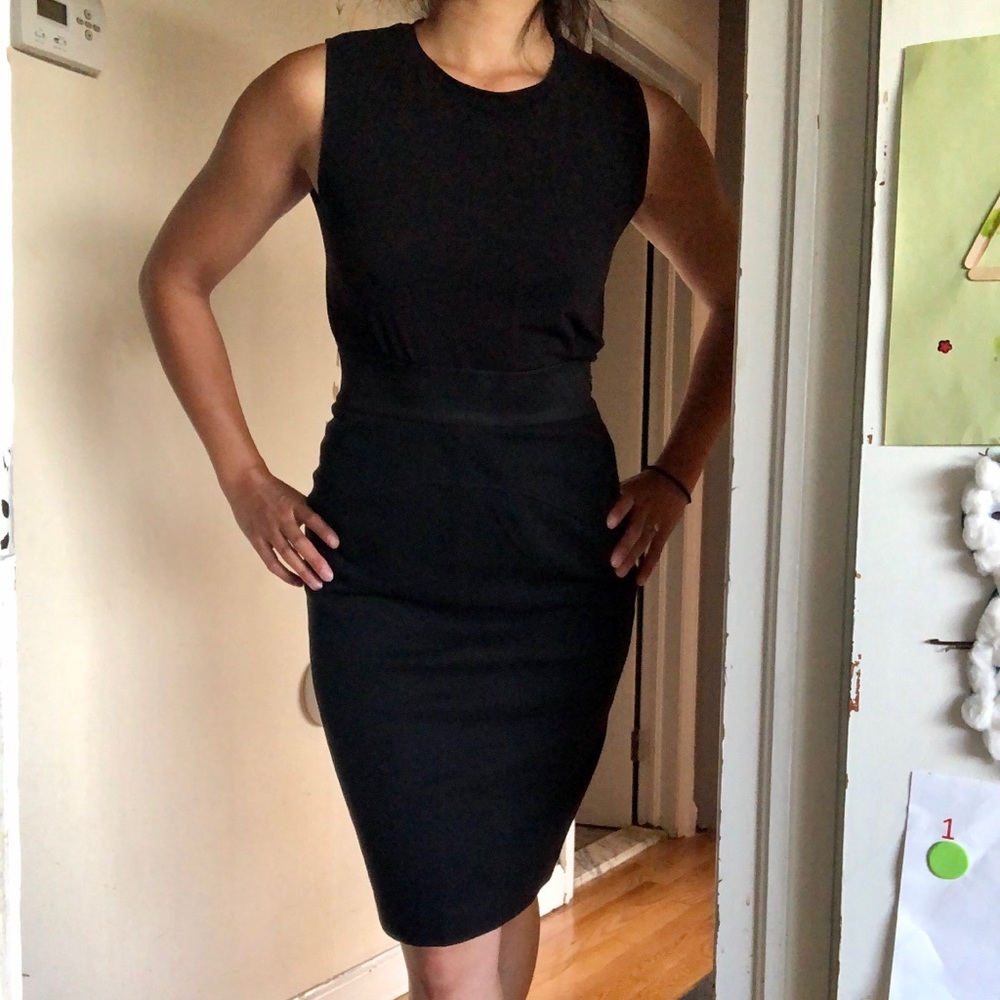 DVF Pencil Skirt Sz 4 - Body Con & Comfortable!